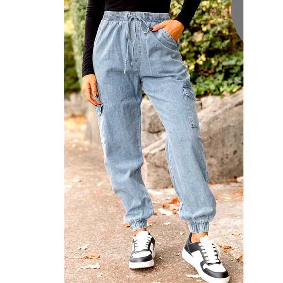 Pink Lily Chambray Cargo Joggers - Picture 2 of 6